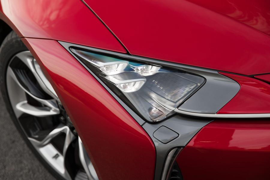 Детали экстерьера Lexus LC500h 2017 года  (AU) (фото 7 из 22)